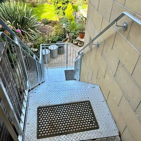 The Retreat, Luxury Studio Apartment In Bath With Parking Bagian luar foto