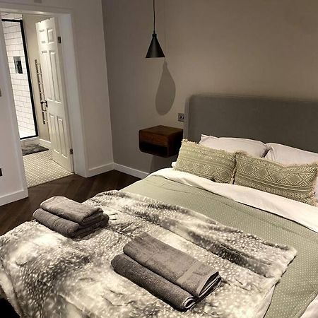 The Retreat, Luxury Studio Apartment In Bath With Parking Bagian luar foto