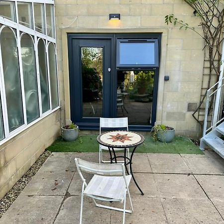 The Retreat, Luxury Studio Apartment In Bath With Parking Bagian luar foto