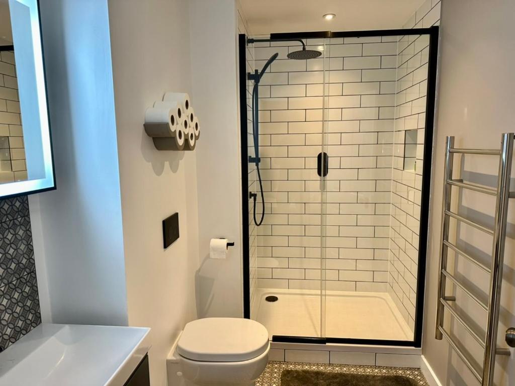 The Retreat, Luxury Studio Apartment In Bath With Parking Bagian luar foto