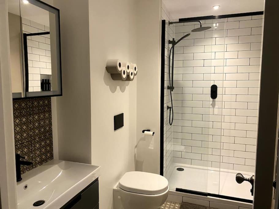 The Retreat, Luxury Studio Apartment In Bath With Parking Bagian luar foto