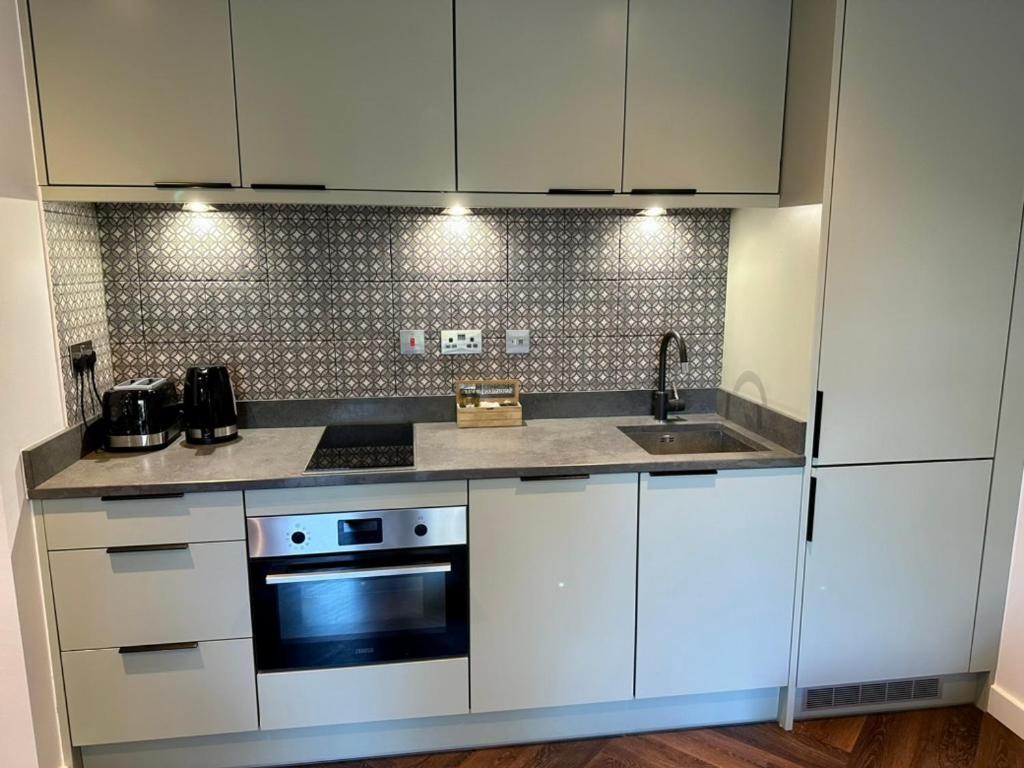 The Retreat, Luxury Studio Apartment In Bath With Parking Bagian luar foto