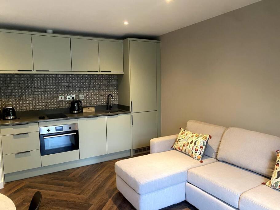 The Retreat, Luxury Studio Apartment In Bath With Parking Bagian luar foto
