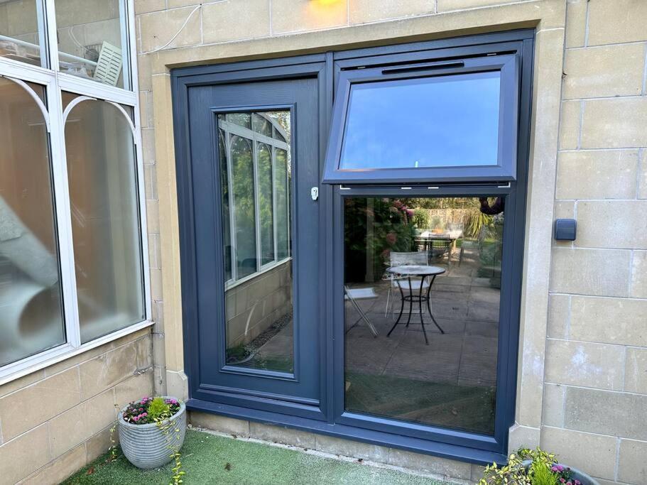 The Retreat, Luxury Studio Apartment In Bath With Parking Bagian luar foto